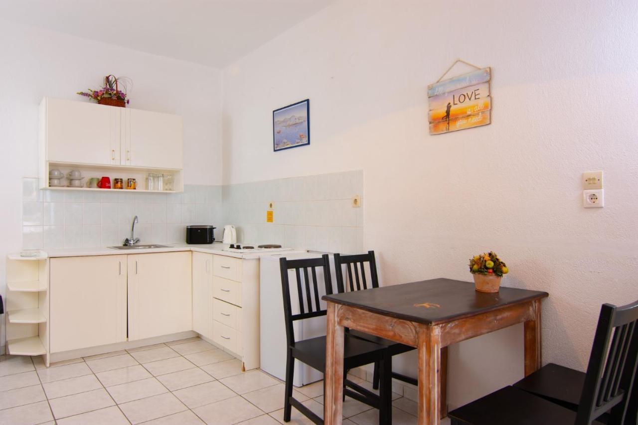 Hiona Seaside Apartment เอลุนดา ภายนอก รูปภาพ